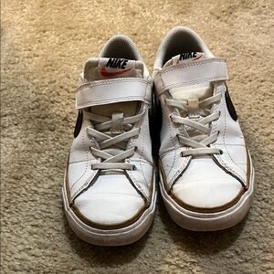 Nike Court Legacy Sneakers